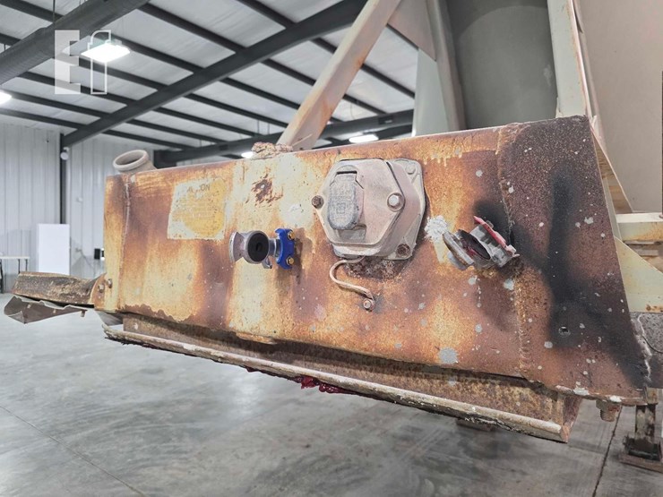 40-foot-pneumatic-tank-trailer-image-10