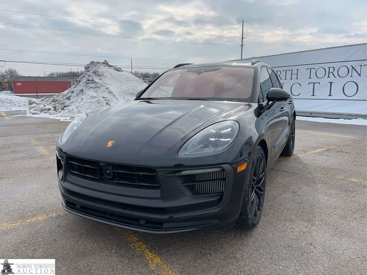 2024-porsch-macan-gts-image-1