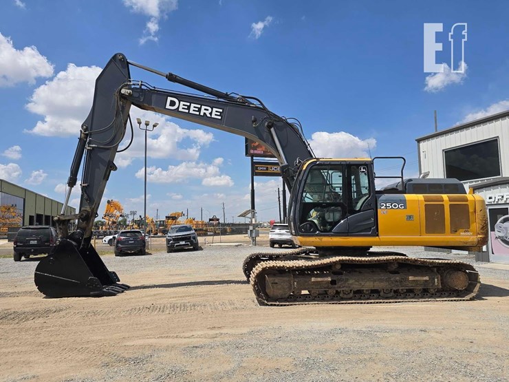 2018-deere-250g-lc-image-5