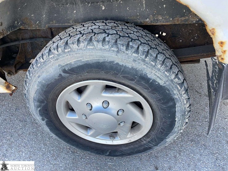 2011-ford-cargo-image-23