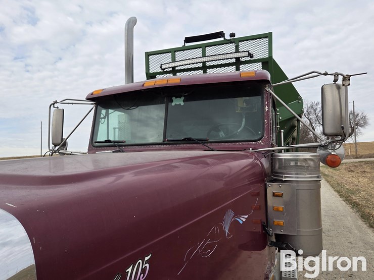 2000-freightliner-fld120-image-18