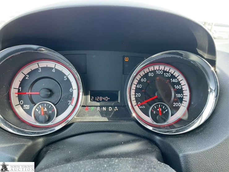 2014-dodge-grand-caravan-sxt-image-12