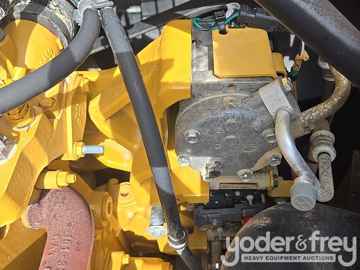 2019-caterpillar-336-image-113