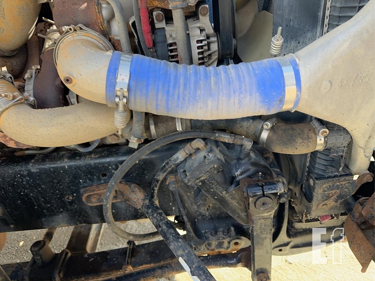 2005-sterling-lt9500-image-54