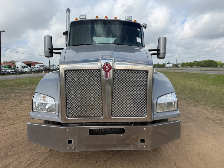 2020-kenworth-t880-image-2
