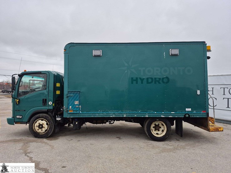 2014-isuzu-nqr-image-8