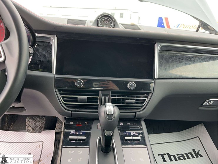 2024-porsch-macan-gts-image-13