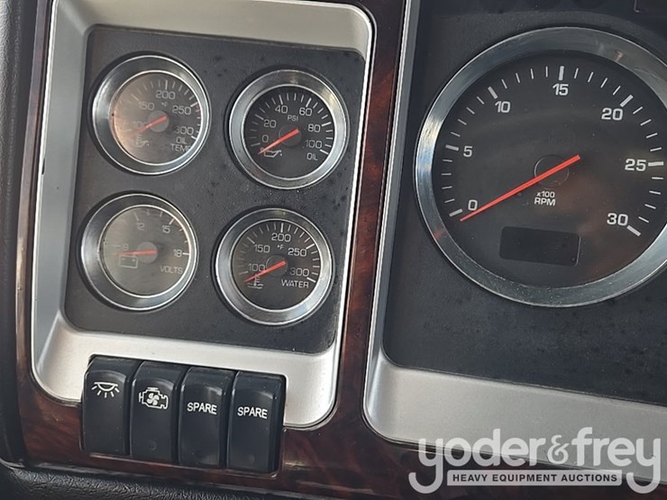 2014-kenworth-t880-image-139