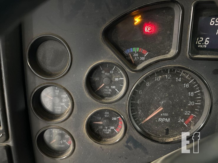 2010-mack-pinnacle-cxu613-image-18