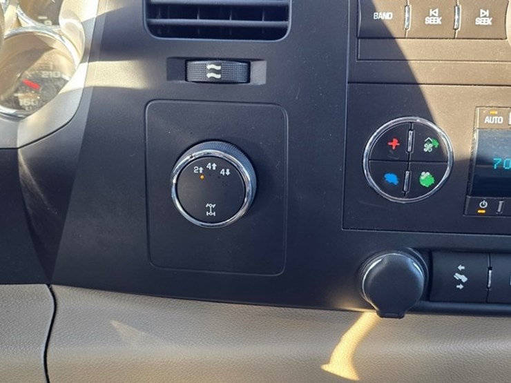 2011-chevrolet-2500-image-77