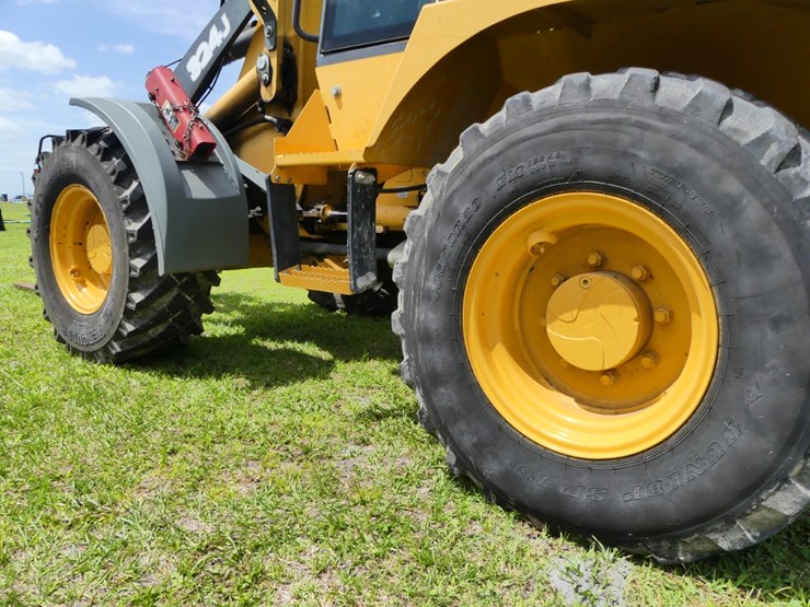 2014-deere-324j-image-5