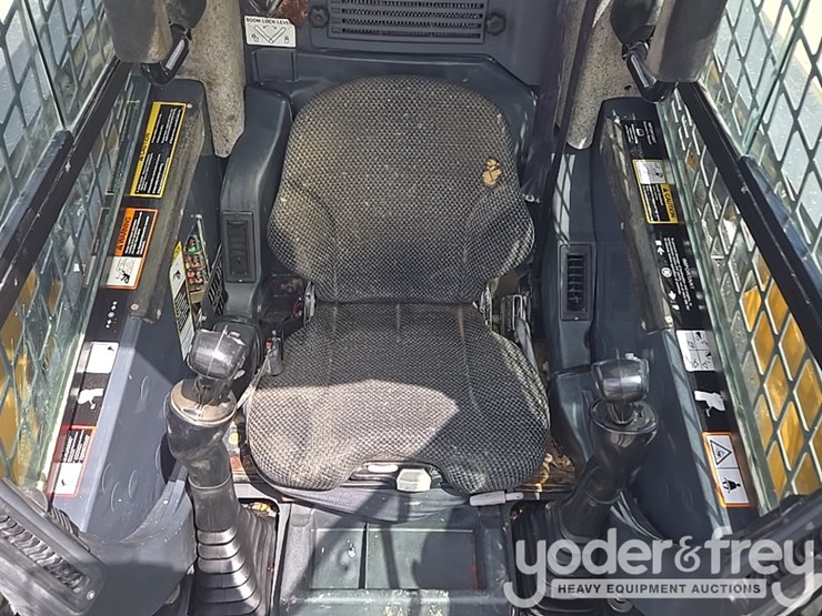 2011-deere-328d-image-39