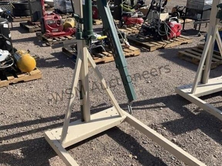 beech-1000lbs-capacity-shop-crane-image-3