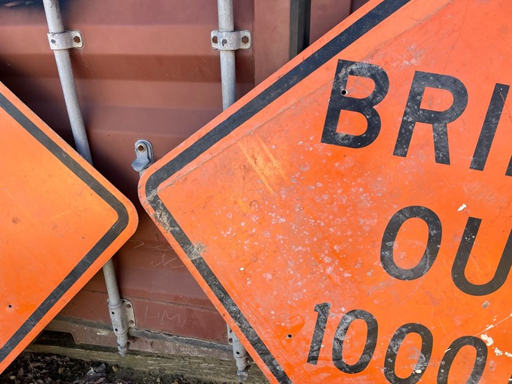 #3932-•-(2)-metal-retired-road-signs-image-5