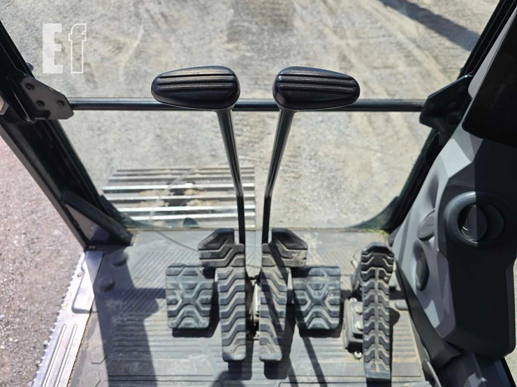 2020-caterpillar-326-image-14