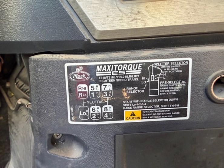 2010-mack-titan-image-13
