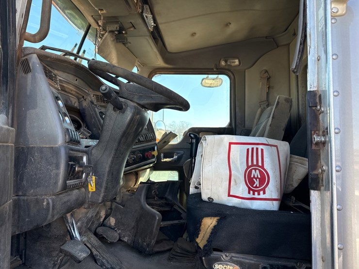 2009-kenworth-t800-image-8