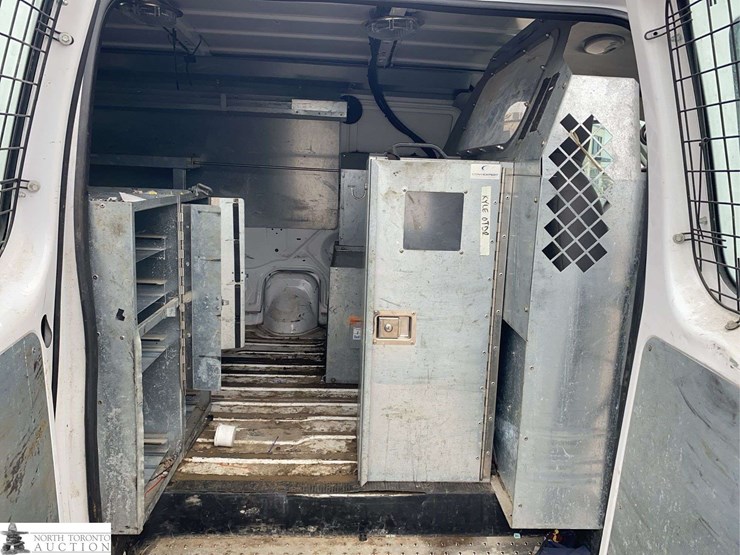 2011-ford-cargo-image-24