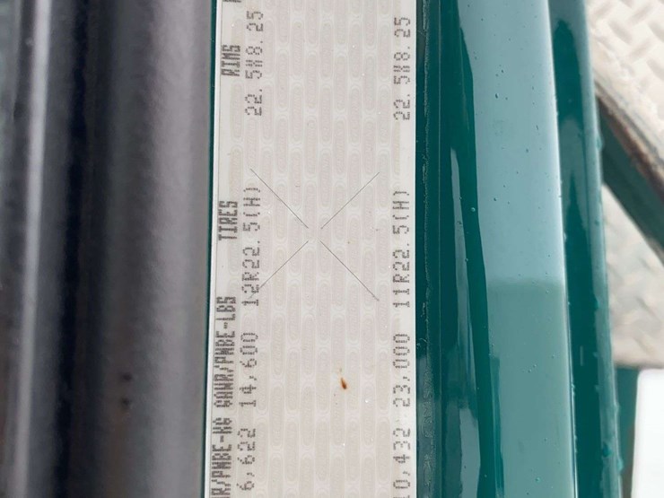 2011-freightliner-m2-106-image-49