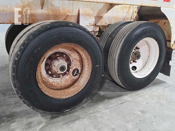 40-foot-vacuum-tank-trailer-image-18