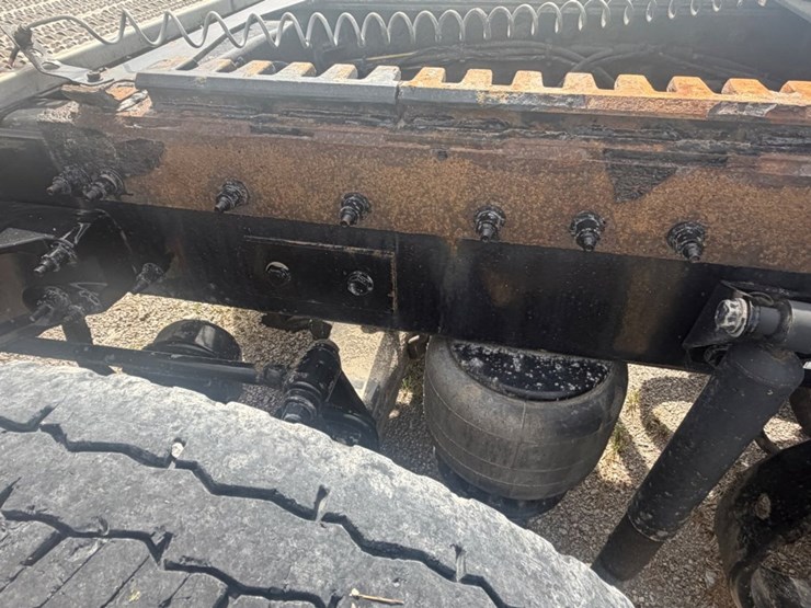 2019-peterbilt-567-image-19