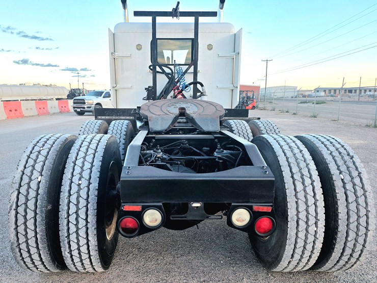 2012-peterbilt-388-image-8