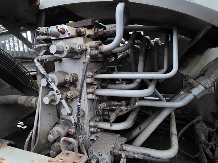 2001-gradall-xl3100-image-32