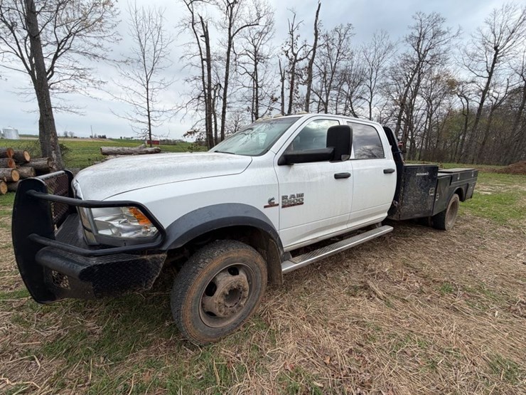 2014-dodge-ram-5500-image-1