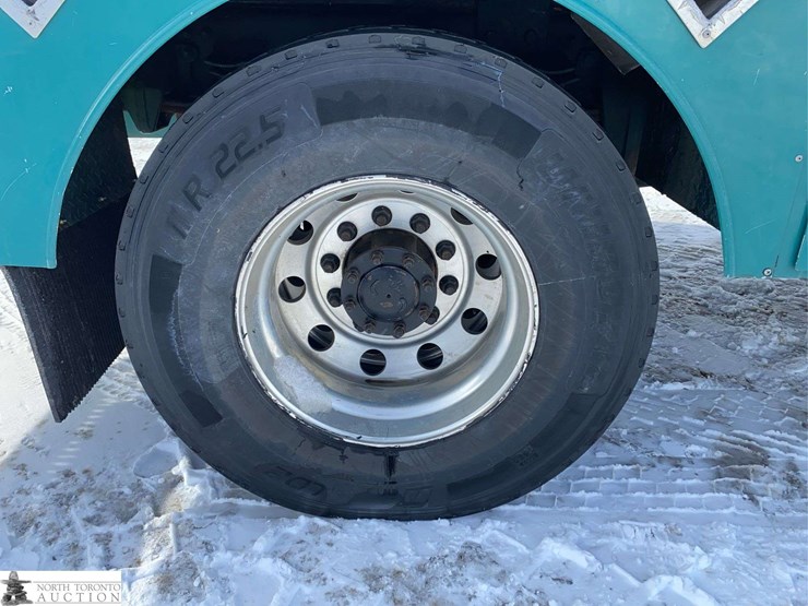 2010-freightliner-m2-106-image-47