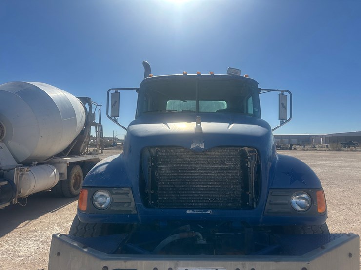 2005-mack-cv713-mixer-truck-image-2