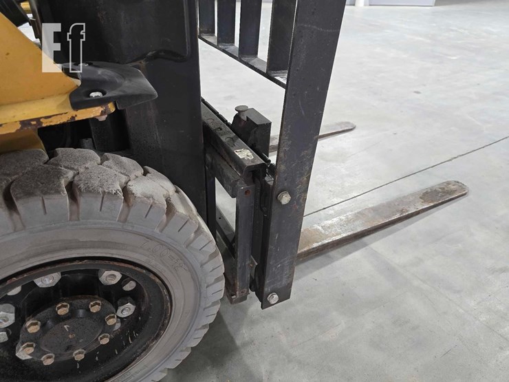 2019-caterpillar-gp25n-image-11