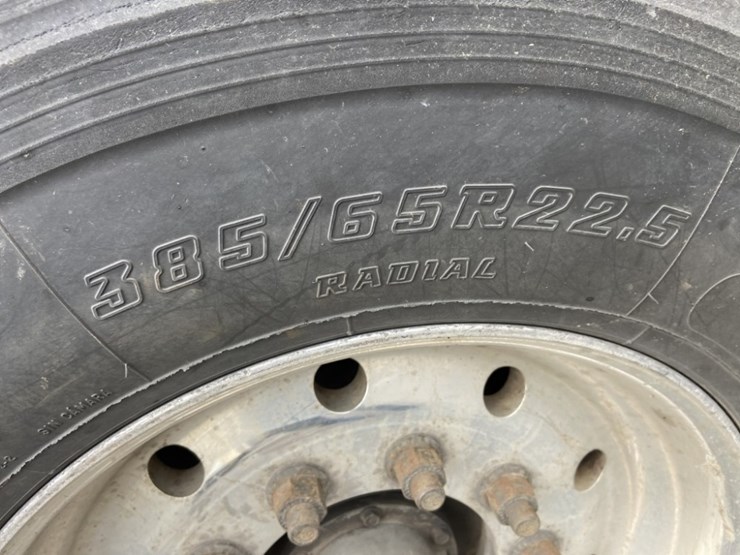 2014-peterbilt-320-image-37