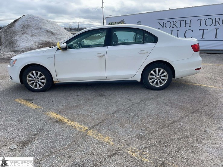 2013-volkswagen-jetta-hybrid-trendline-4dr-sedan-image-8