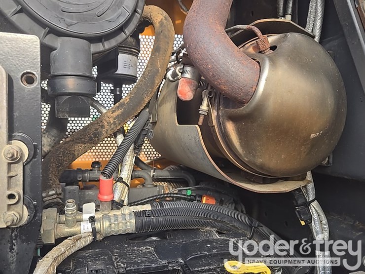 2016-case-750m-image-40