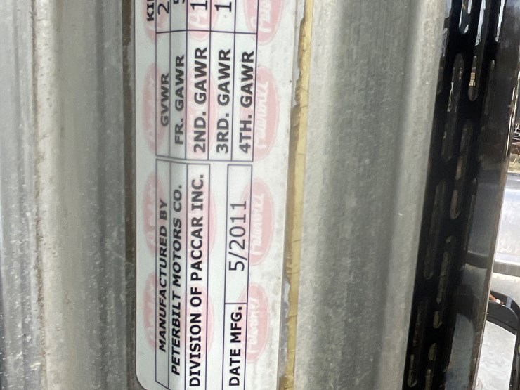 2012-peterbilt-388-image-8