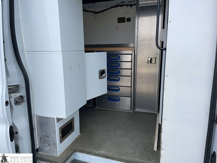 2016-ford-transit-image-16