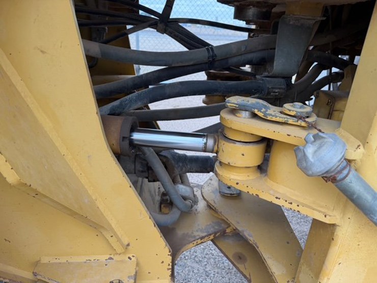 1998-caterpillar-938g-image-11