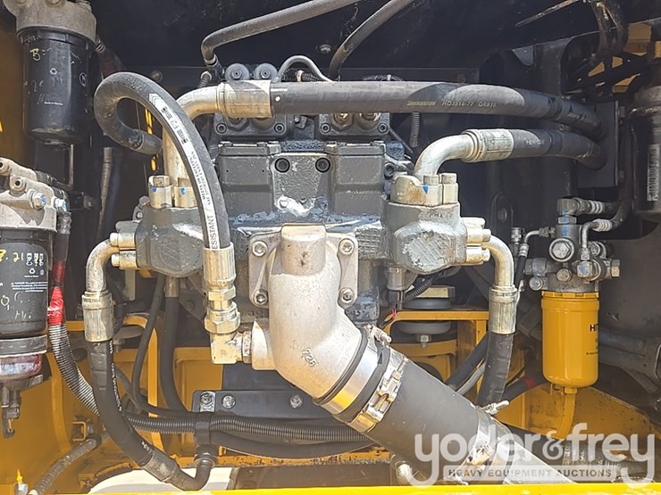 2017-deere-210g-lc-image-63