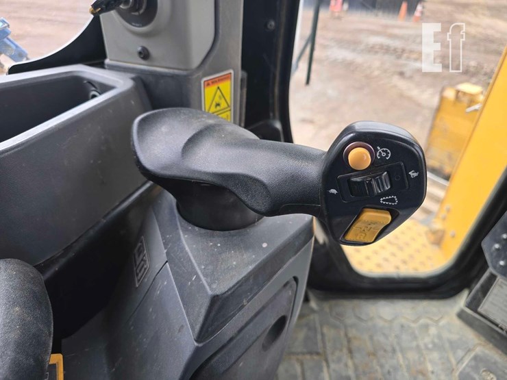 2019-caterpillar-d6-xe-lgp-image-23