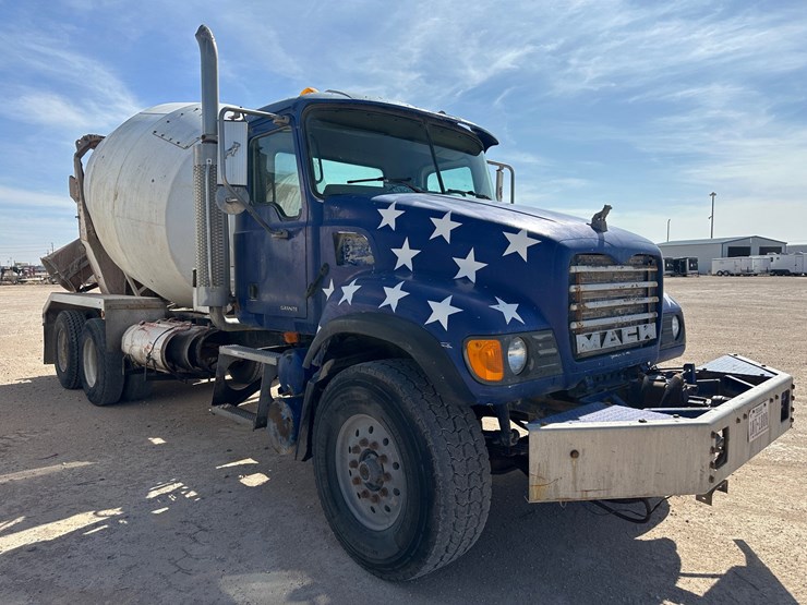 2005-mack-cv713-mixer-truck-image-4