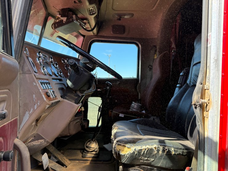 2006-peterbilt-379-image-9
