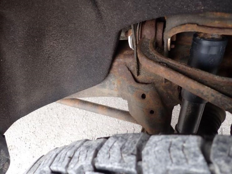 2022-chevrolet-2500hd-image-60