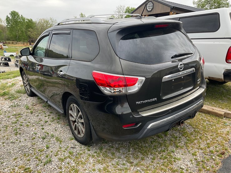 2015-nissan-pathfinder-image-4