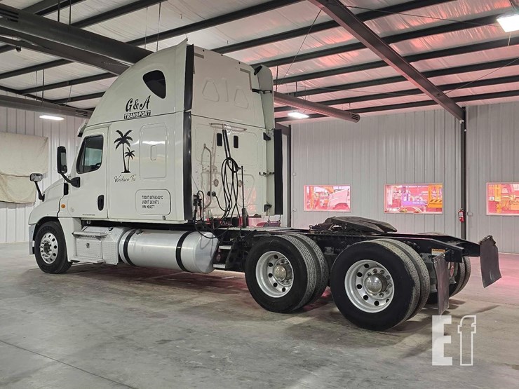 2016-freightliner-cascadia-125-image-4