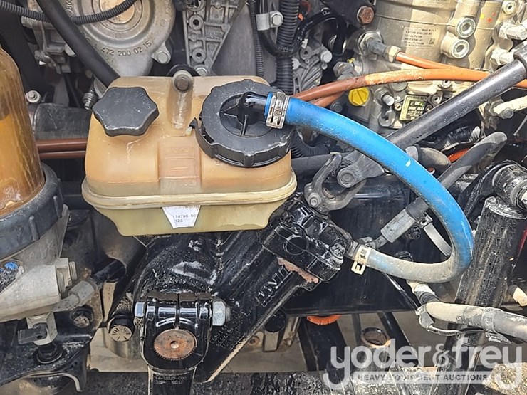 2012-freightliner-cascadia-125-image-60