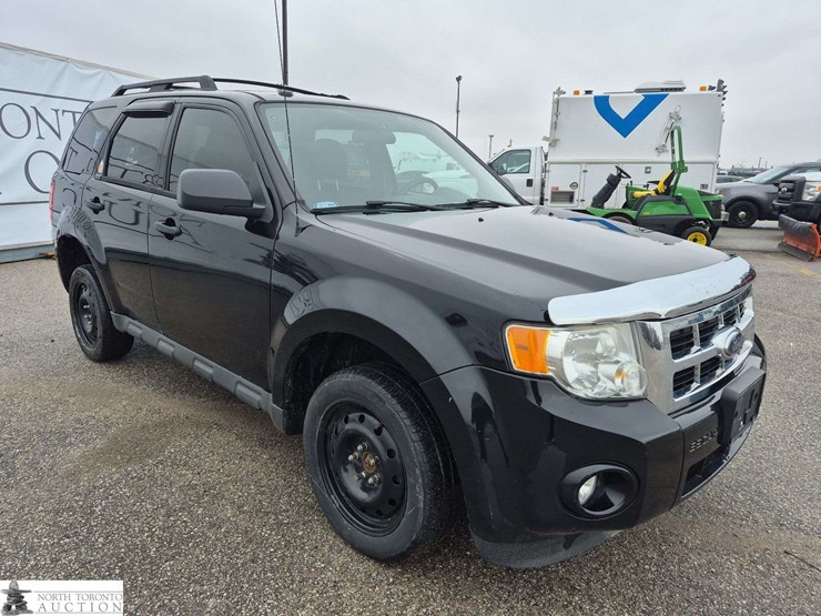 2010-ford-escape-image-3