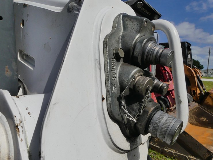 2015-bobcat-s570-image-11