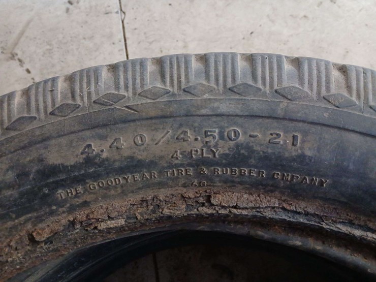 (4)-4.40/4.50-21-tires-image-2
