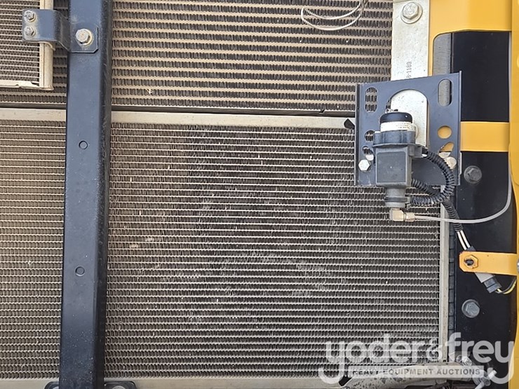 2019-caterpillar-336-image-61