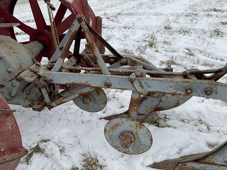 fordson-with-mounted-plow-image-28